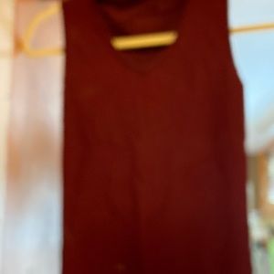 Aqua sleeveless top in red